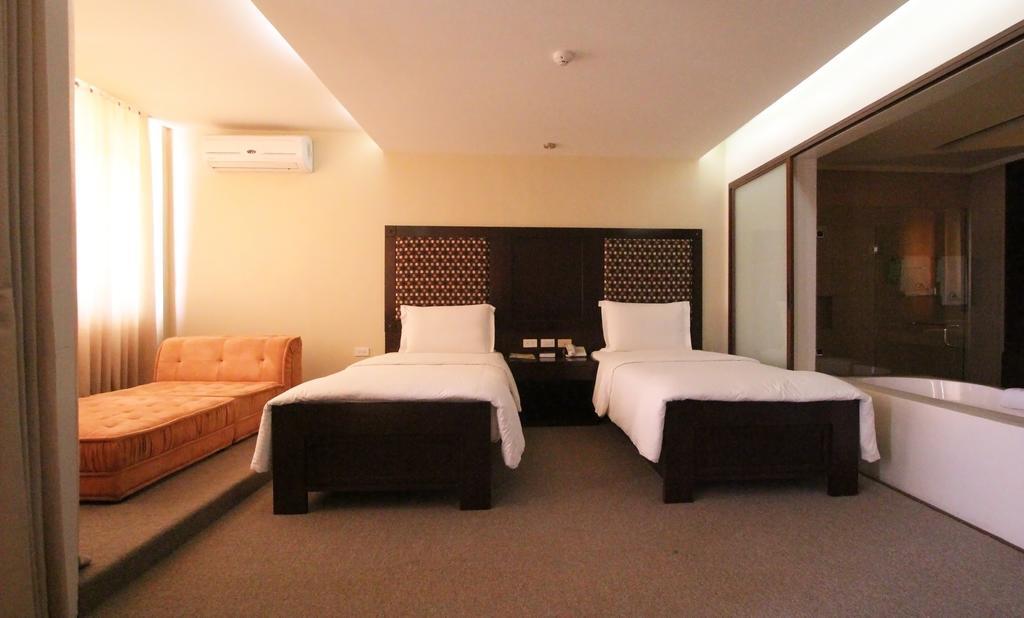 Coron Gateway Hotel & Suites Room photo